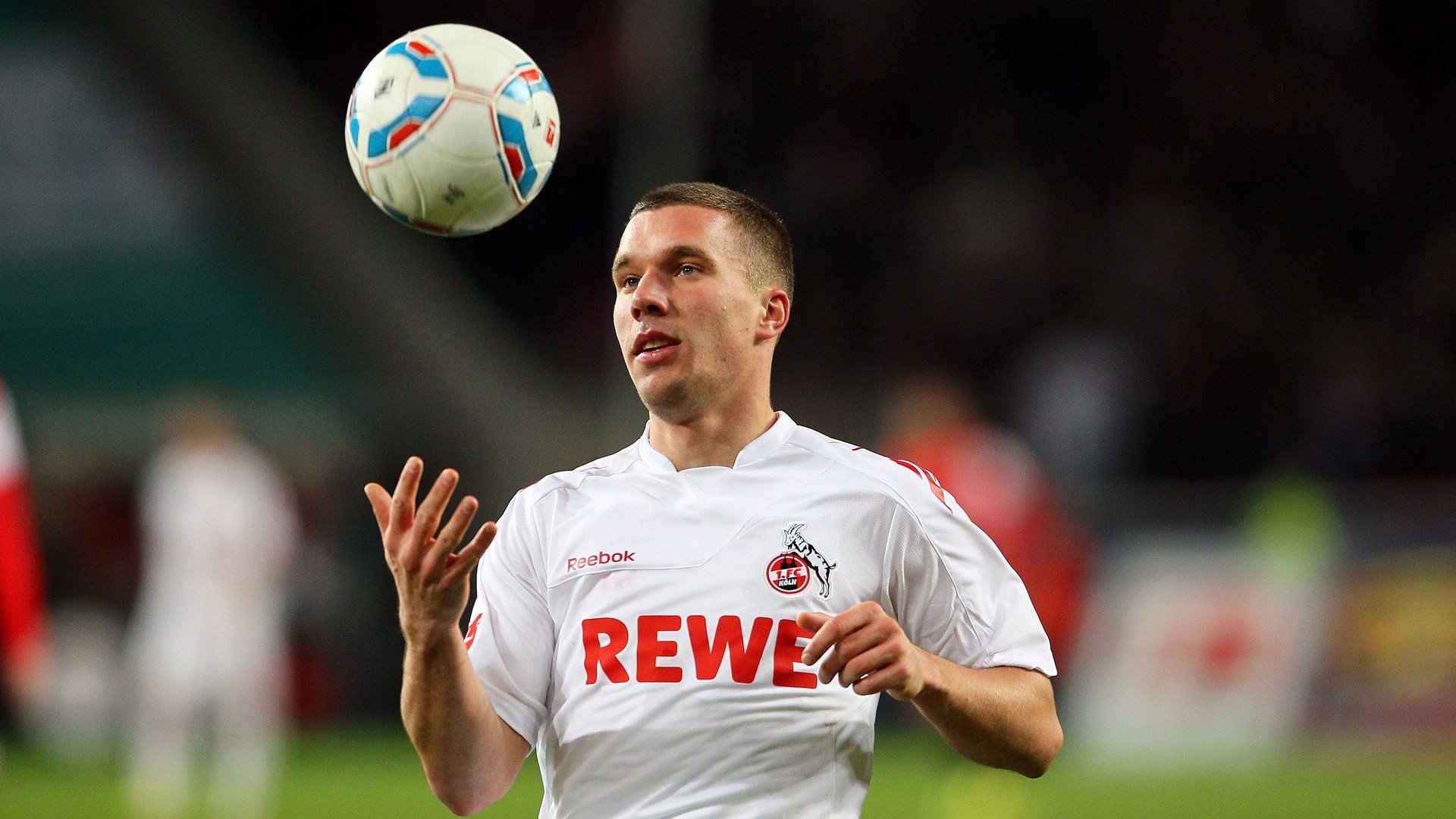 法兰克福主打短传体系提升控球率，法兰克福队